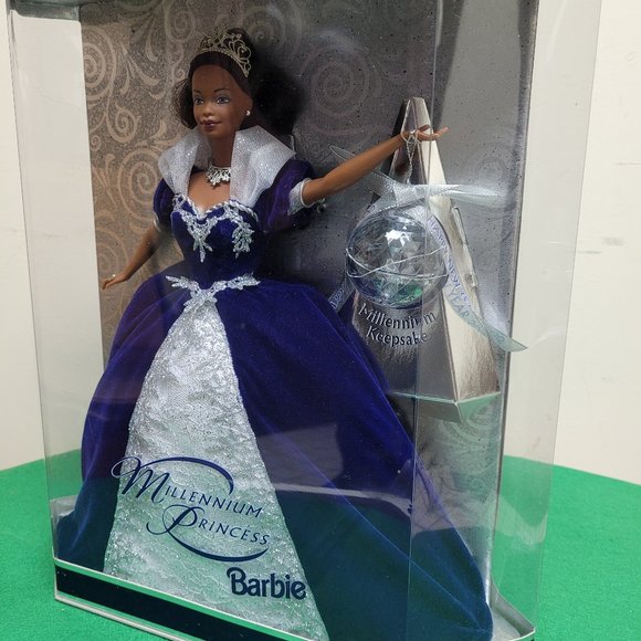 (2) Millennium Barbies . - Picture 2 of 8